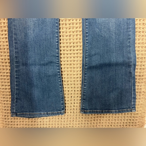 Levi's Demi Mid Rise Bootcut Jeans - Size 27x30 / Size 4 - Picture 8 of 13